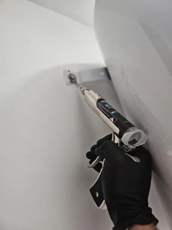 Pose de points de gel contre les cafards, Draguignan, FLB Nuisibles